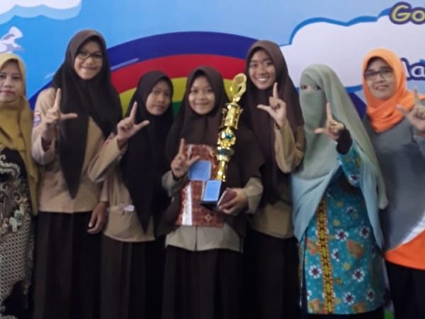 Lomba Pidato Bahasa Inggris & Cerdas Cermat