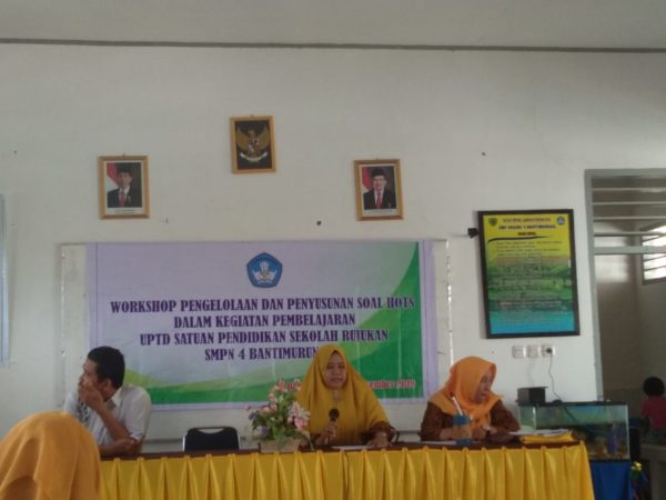 Workshop Pengelolaan dan Penyusunan Soal HOTS di SMPN 4 Bantimurung